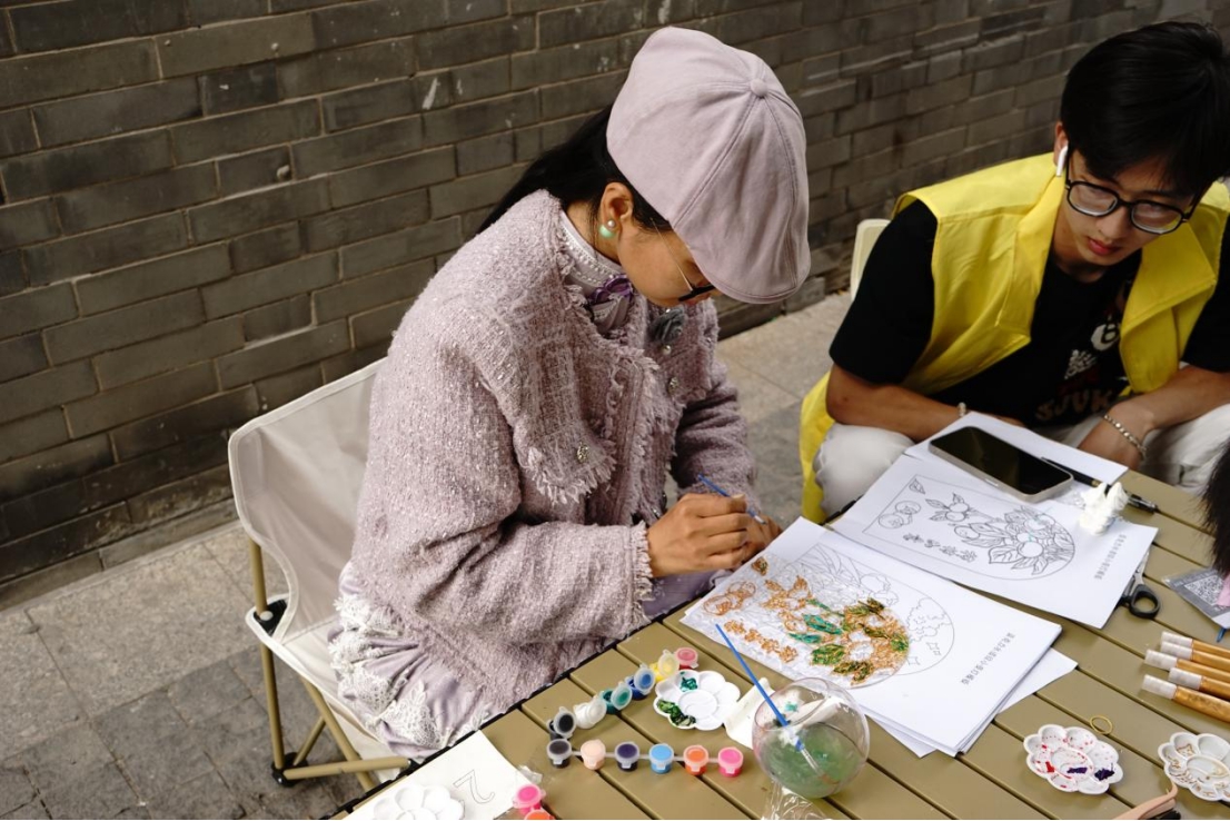 数字赋能传统 创意点亮北塘——天津滨海职业学院“五一”期间于北塘古镇举办非遗文创市集暨研学体验活动748