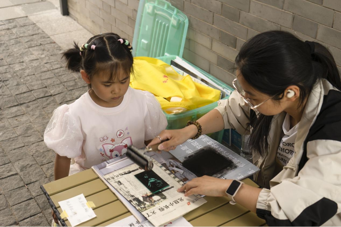 数字赋能传统 创意点亮北塘——天津滨海职业学院“五一”期间于北塘古镇举办非遗文创市集暨研学体验活动744
